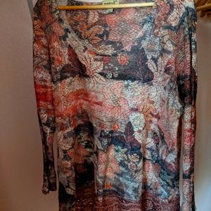 Woman's top with lace border